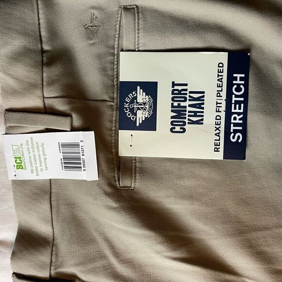 NWT Dockers Beige Classic Fit Khaki Pants size W42x L32 - Picture 7 of 10